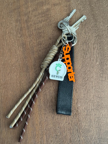Keyco-sleutelhanger met Supporter-label aan een sleutelbos