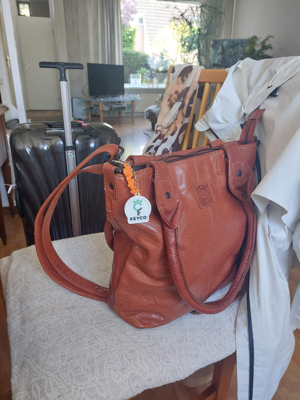 Leren tas met Keyco-sleutelhanger aan de rits